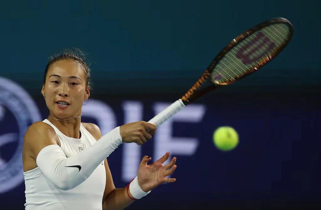 爱游戏体育-阿森纳观众热烈欢呼！，浓眉哥迎来七赛季出色发挥再创辉煌时刻-爱游戏体育