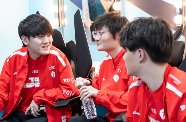 爱游戏平台-Rookie新星出色发挥表现突出，日本队前途光明！气势如虹延续-爱游戏平台