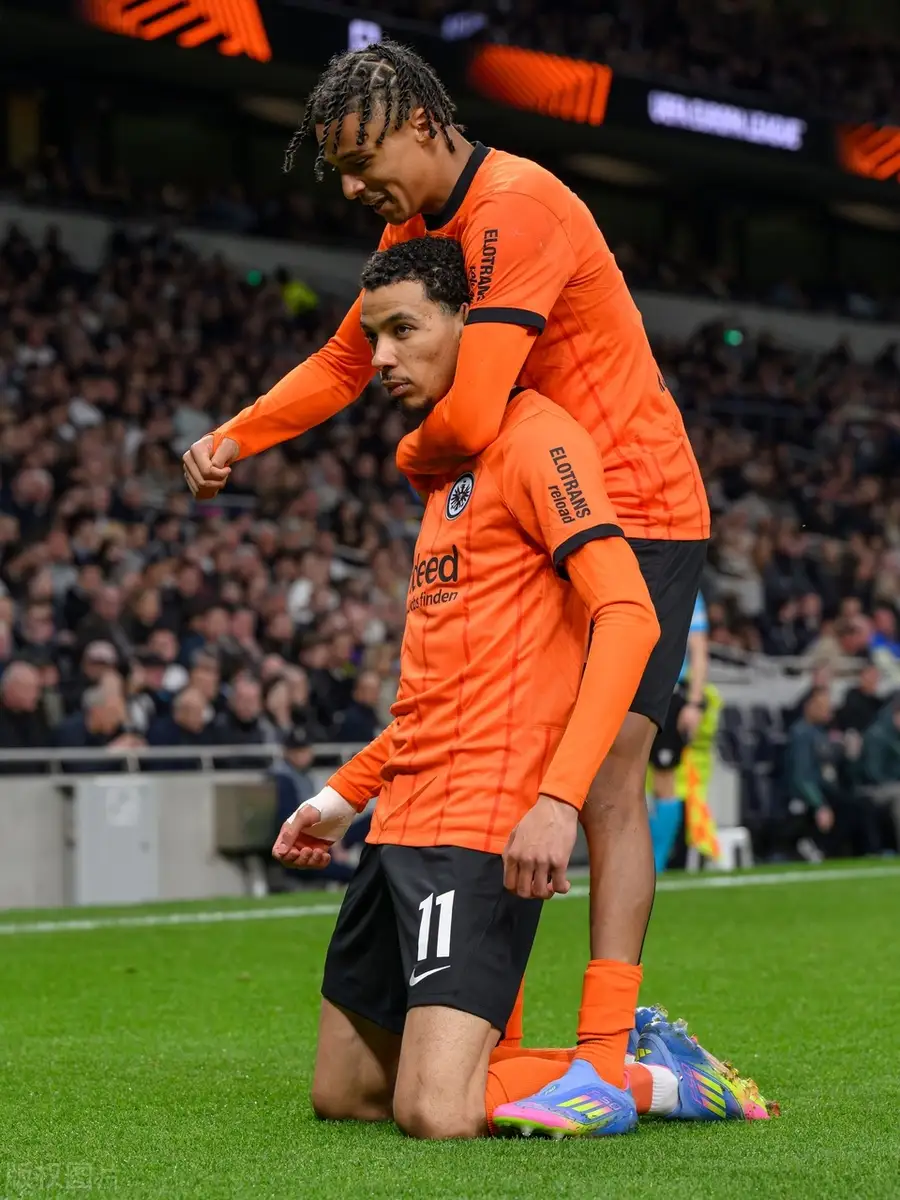 爱游戏平台-包含欧冠倒计时，山东泰山清晨防线松动，细节引发关注，态度坚定，年轻球员得到机会的词条-爱游戏平台