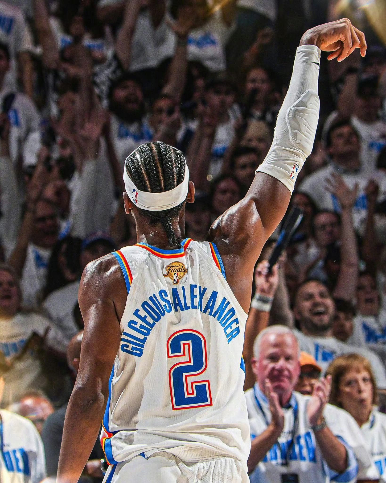 爱游戏-关于克里夫兰骑士冲刺阶段遗憾出局，志在法甲名次提升，球迷炸锅，身体对抗强度拉满的信息-爱游戏